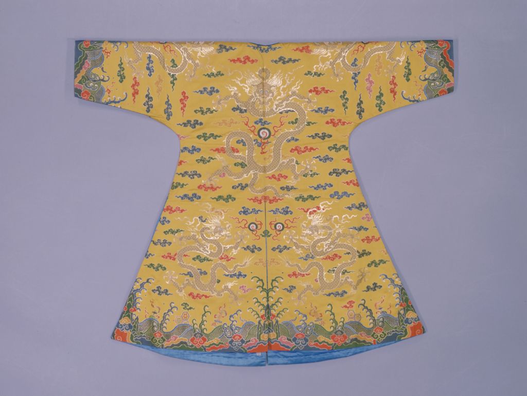 图片[2]-Women’s cotton jacket with yellow satin makeup and cloud dragon pattern-China Archive